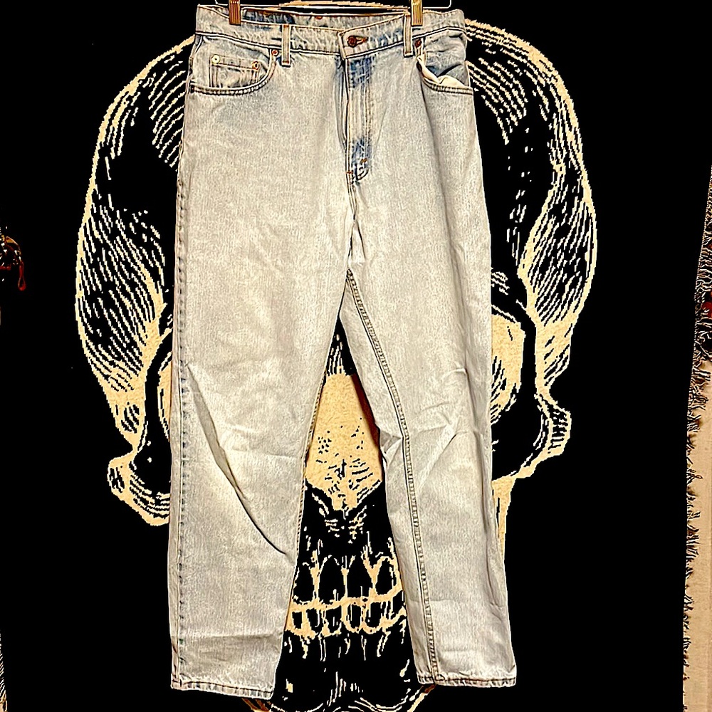 Women’s levis 550 relaxed fit tapered leg 14 Reg. M light jeans
